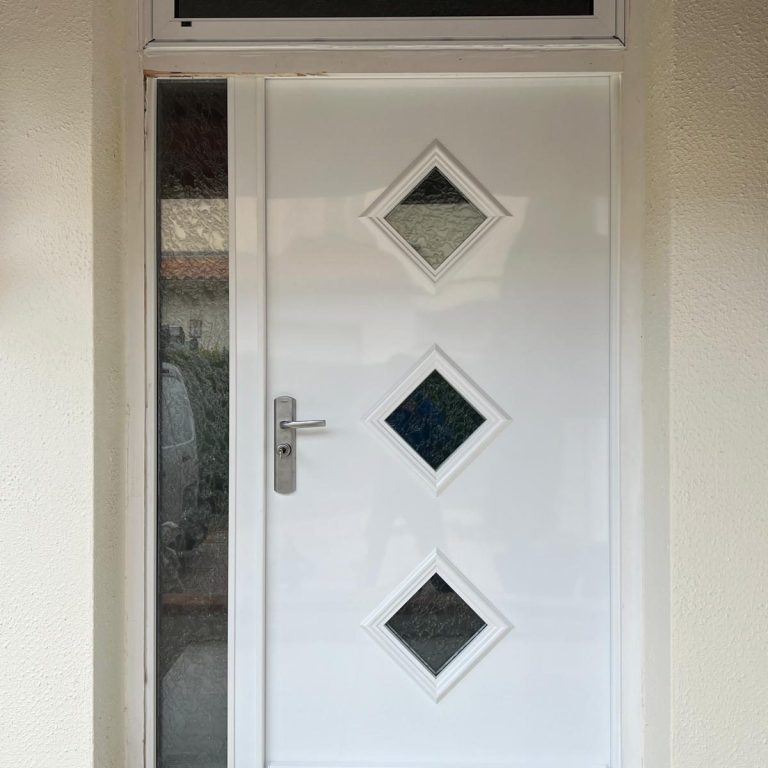 PORTE BLINDEE Porte blindée Fichet avec verre décoratif.